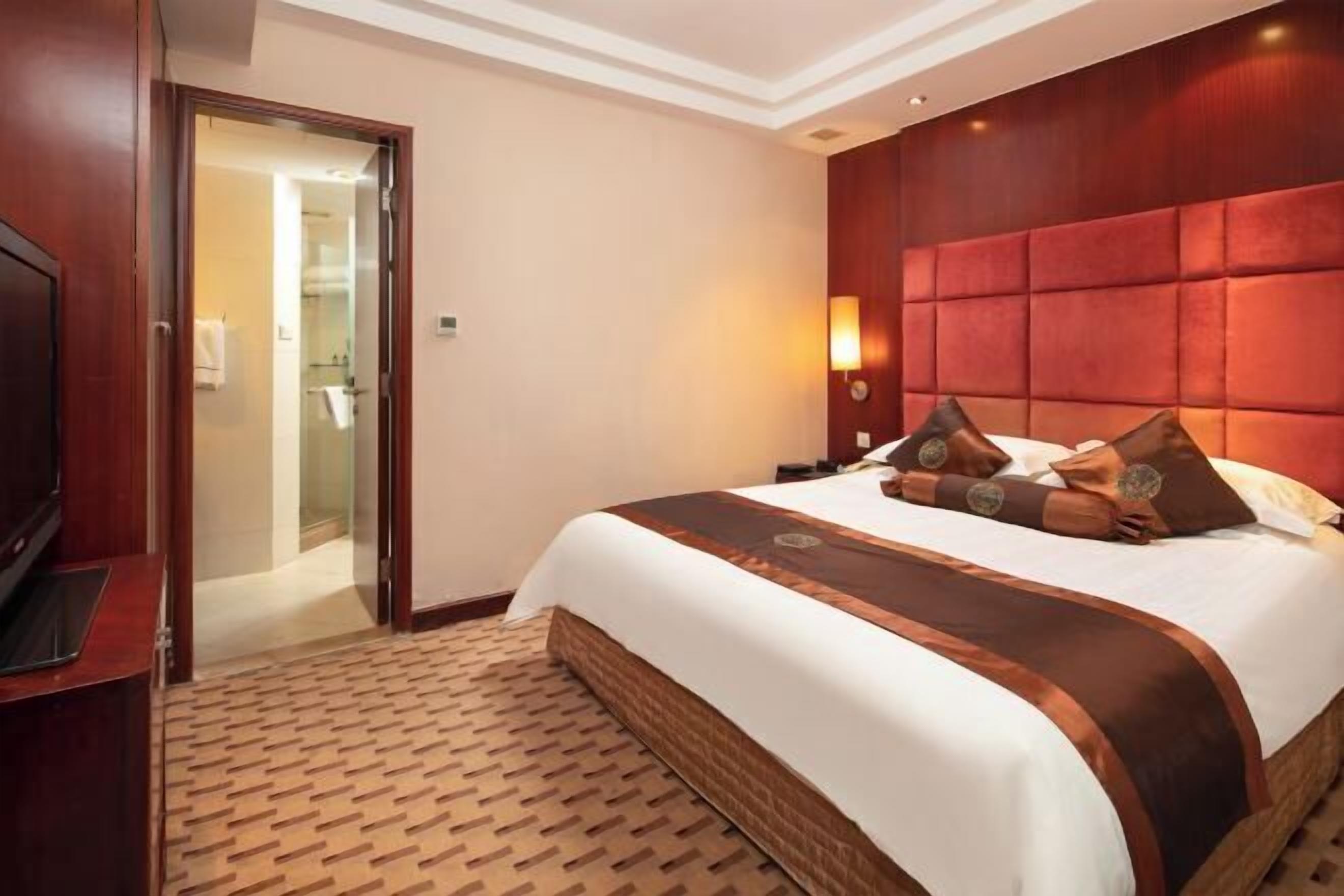 In-room safe, iron/ironing board, cots/infant beds, Internet