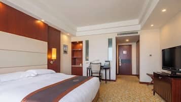 In-room safe, iron/ironing board, cribs/infant beds, Internet