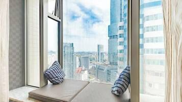 In-room safe, iron/ironing board, cribs/infant beds, Internet