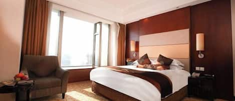 In-room safe, iron/ironing board, cribs/infant beds, Internet