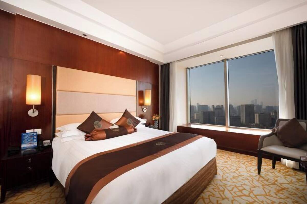 In-room safe, iron/ironing board, cots/infant beds, Internet