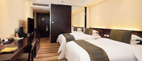 Coffres-forts dans les chambres, fer et planche à repasser, lits bébé