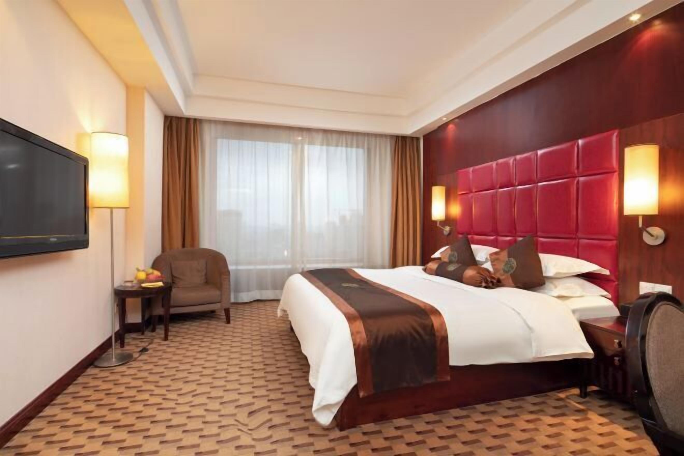 Cofres nos quartos, ferros/tábuas de passar roupa, berços