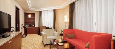 In-room safe, iron/ironing board, cribs/infant beds, Internet