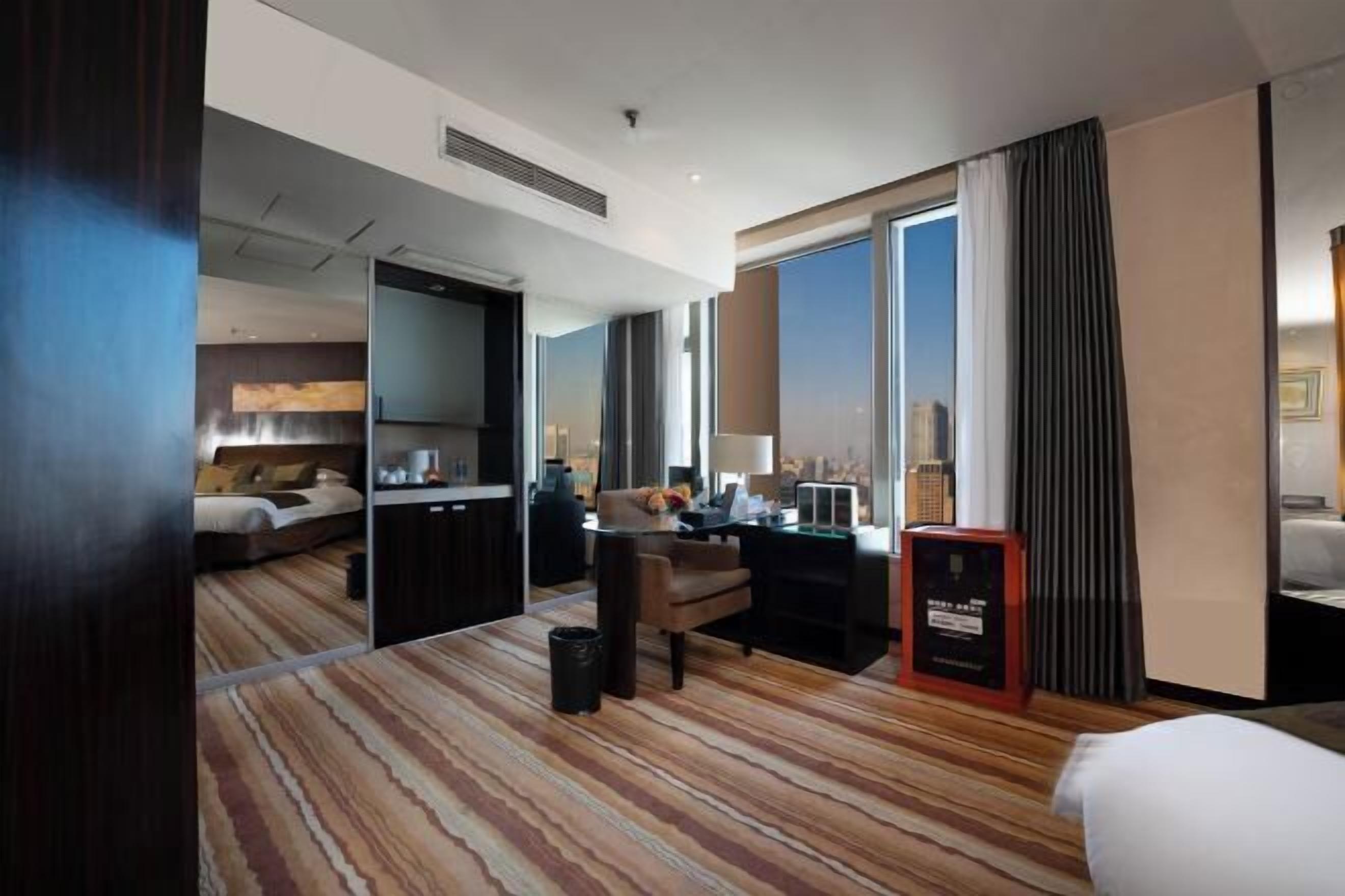 客房內保險箱、熨斗/熨衣板、搖籃/嬰兒床、網路服務