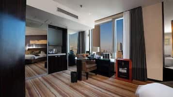 Tallelokero huoneessa, silitysrauta/-lauta, vauvansängyt, internet