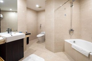 In-room safe, iron/ironing board, cots/infant beds, Internet - Celebrity City Hotel Nanjing (Nanjing)