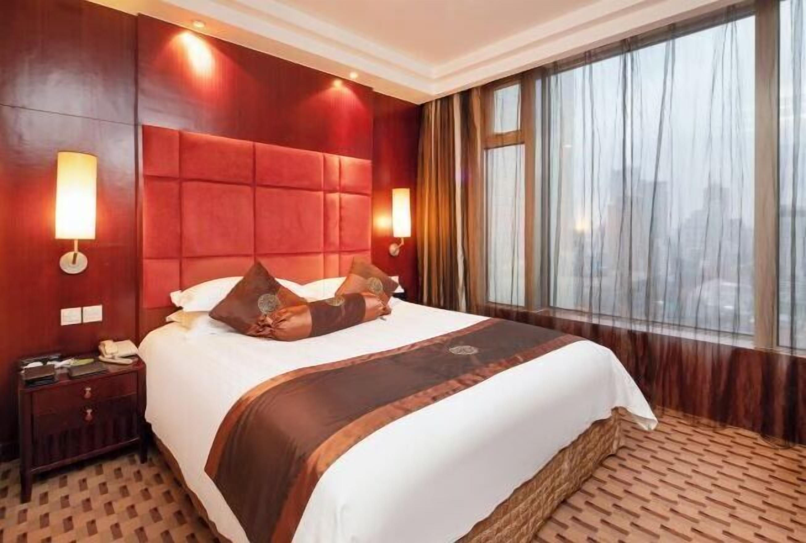 In-room safe, iron/ironing board, cots/infant beds, Internet