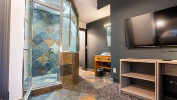 Double Queen Suite Kitchenette (No Pets) | Bathroom | Combined shower/bathtub, free toiletries, hair dryer, towels
