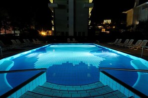 Seasonal outdoor pool, pool loungers