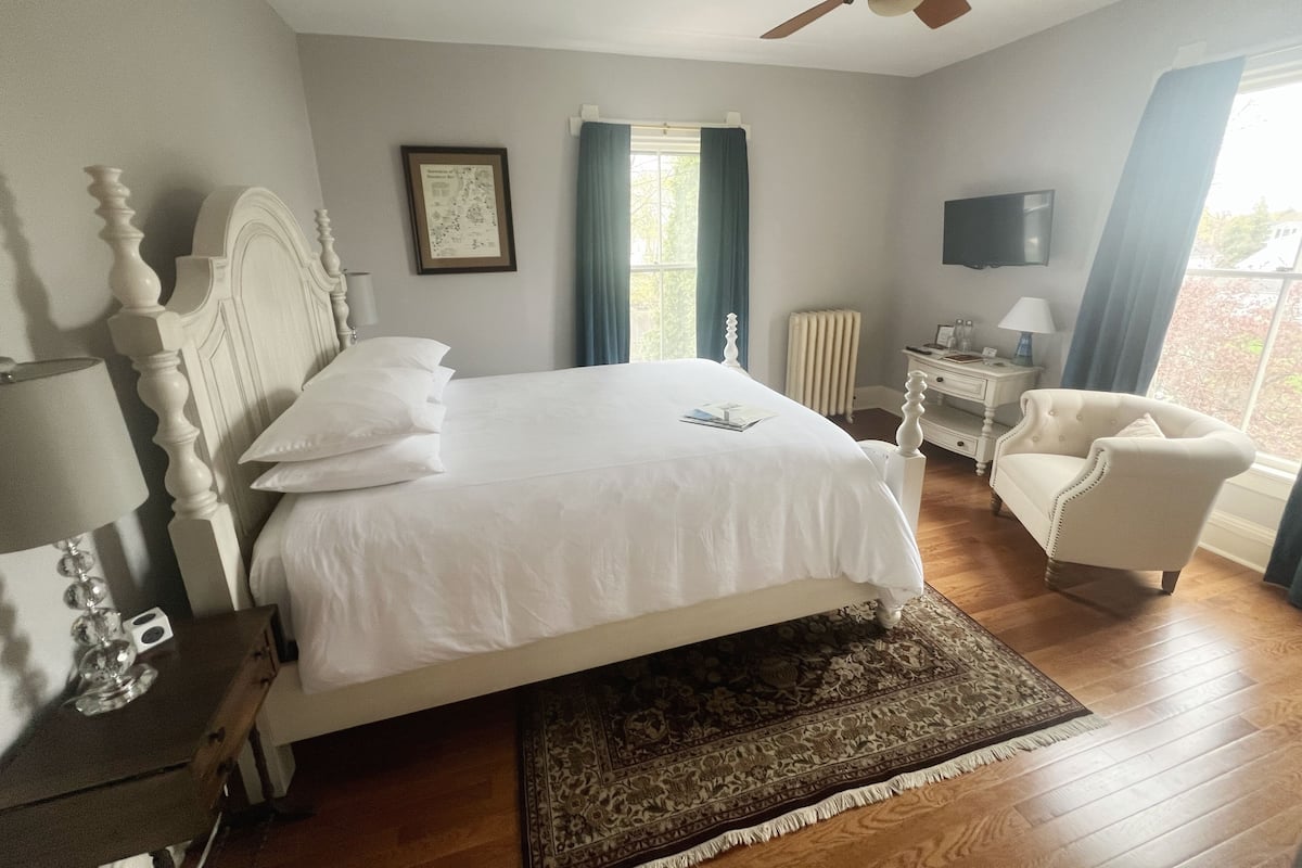 Habitación de lujo, 1 cama Queen size | Wifi gratis, decoración personalizada y muebles diferentes 