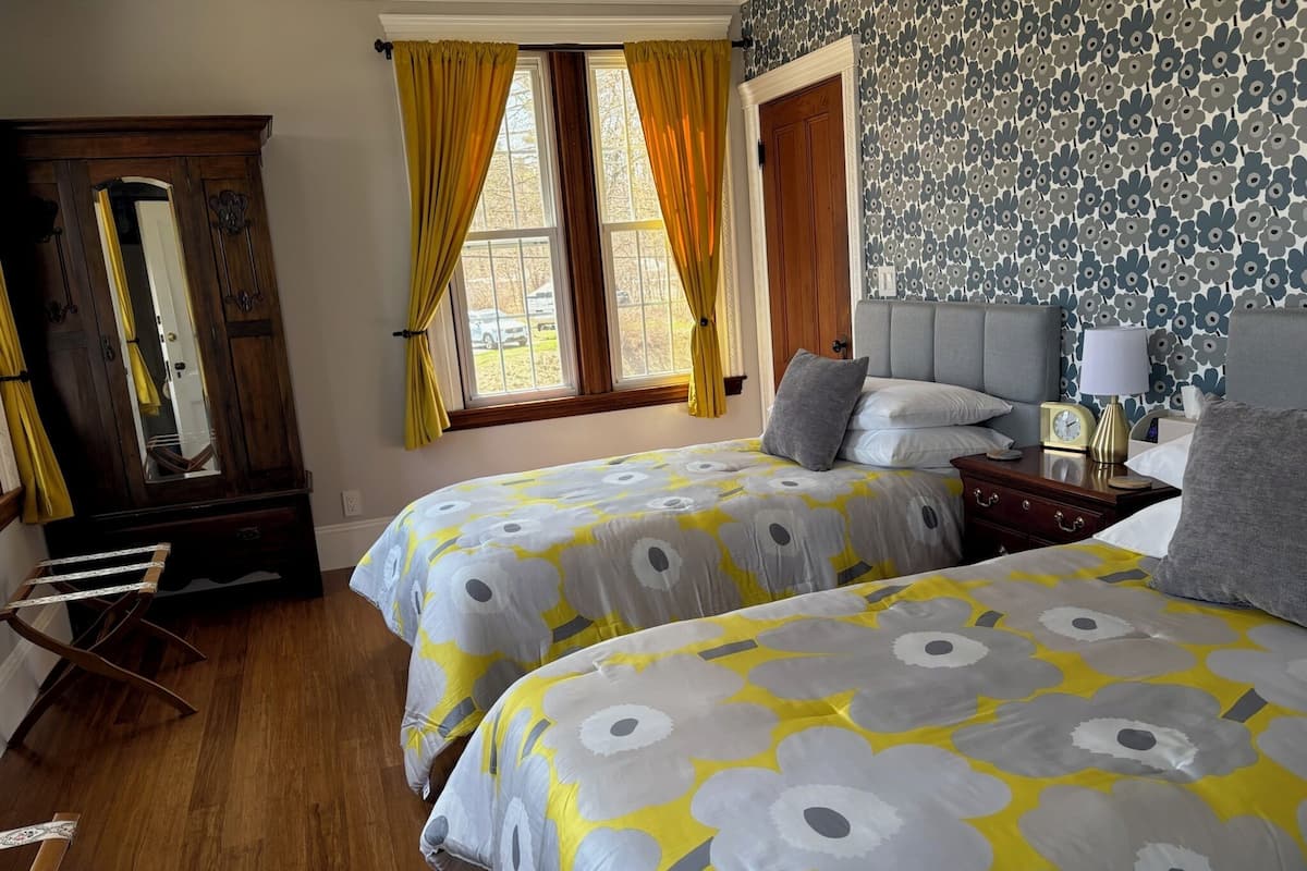 Room 1 | Decoración individual, mobiliario individual, wifi gratis y ropa de cama