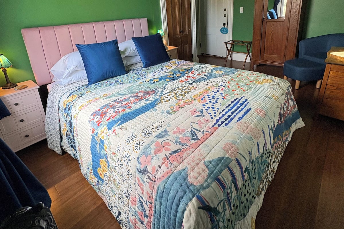 Room 4 | Decoración individual, mobiliario individual, wifi gratis y ropa de cama