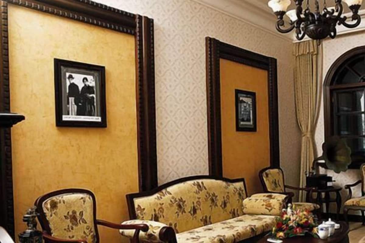 Suite, Lake View | Living area