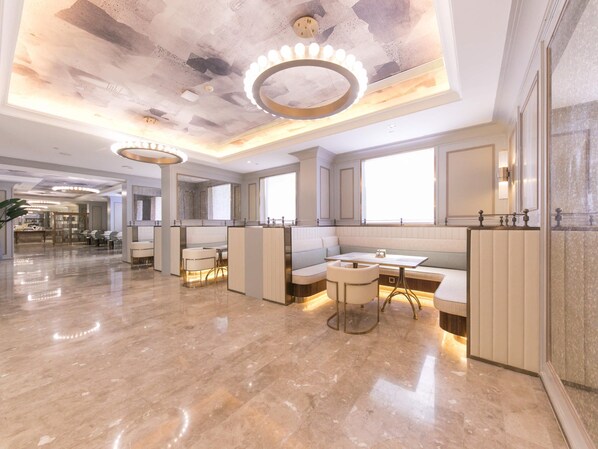 Breakfast, lunch, dinner served; international cuisine  - Mercure Xi'an Downtown (Xi'an)