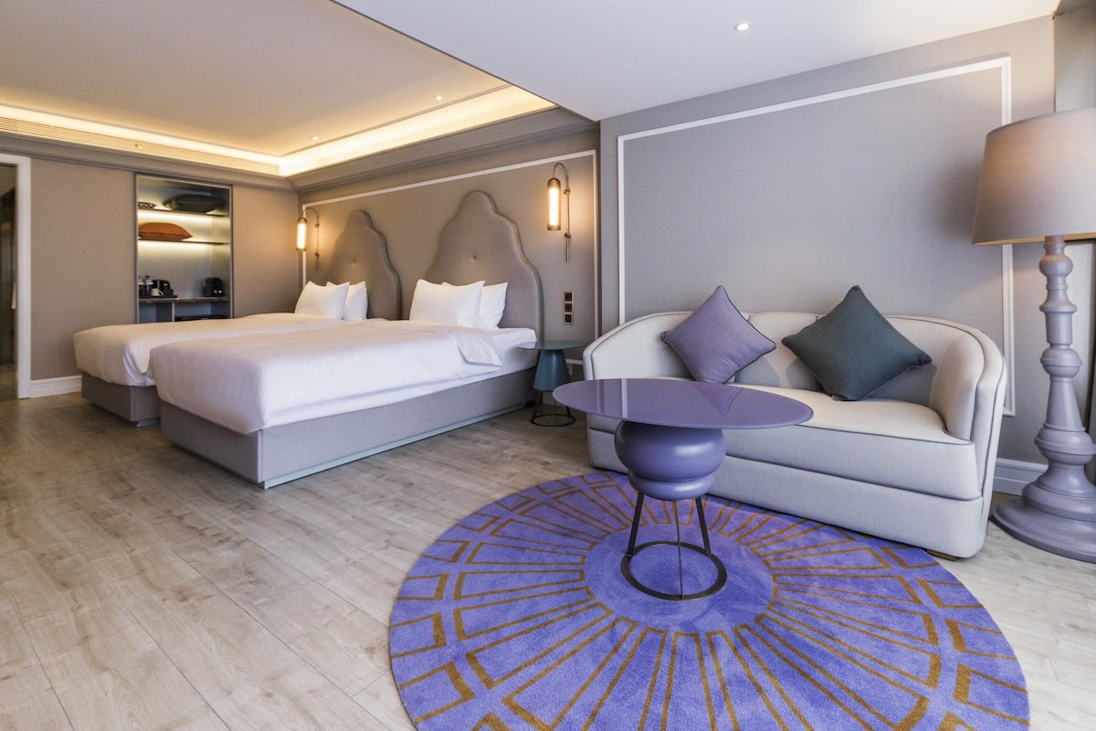 Minibar, caja de seguridad en la habitación, escritorio y wifi gratis