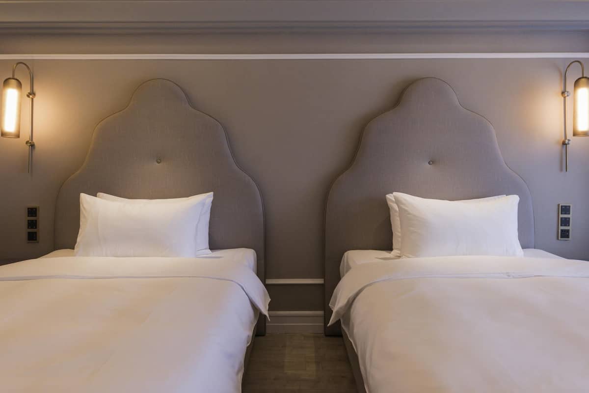 Standard Room, 2 Twin Beds | Minibar, in-room safe, desk, free WiFi