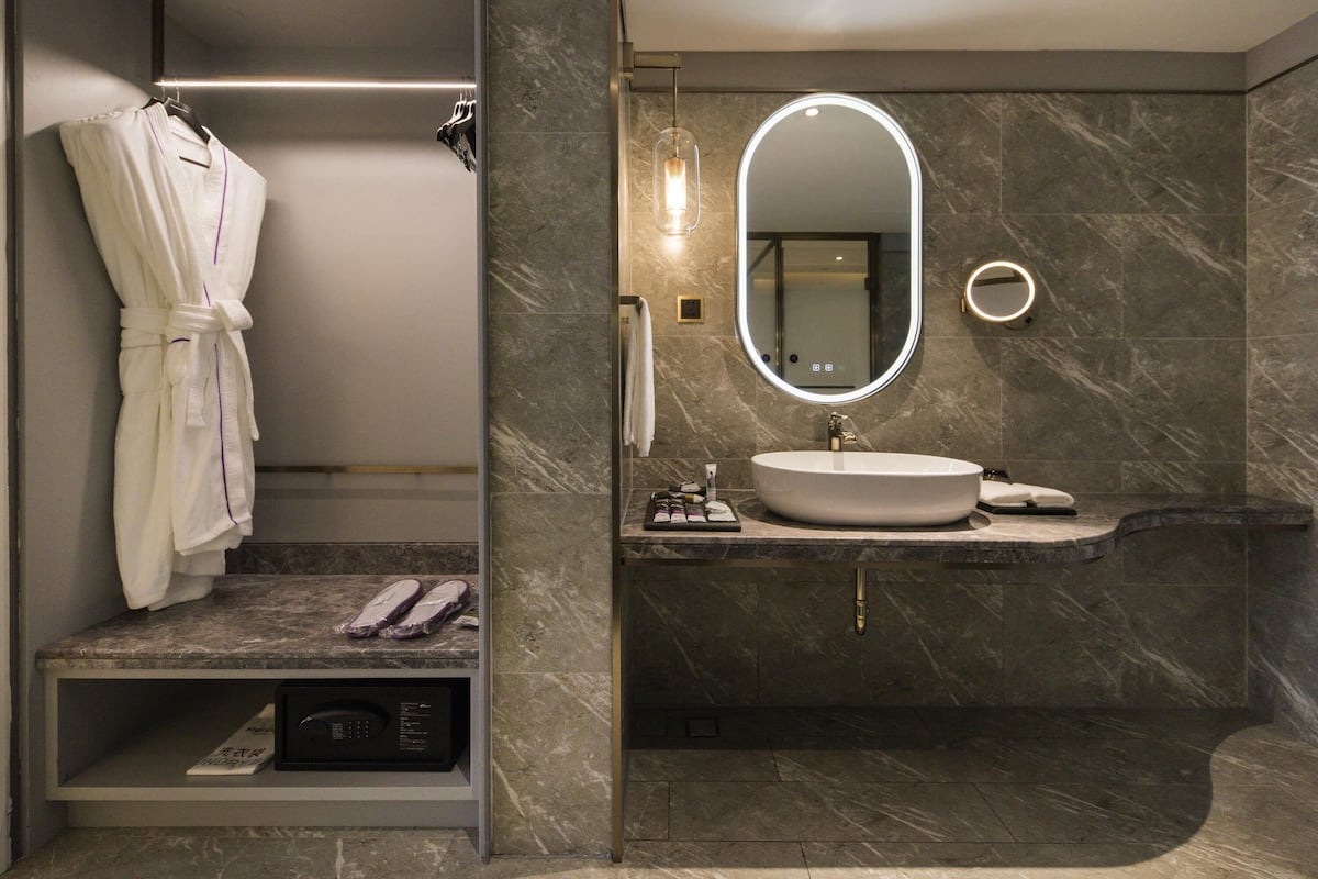 Minibar, in-room safe, desk, free WiFi