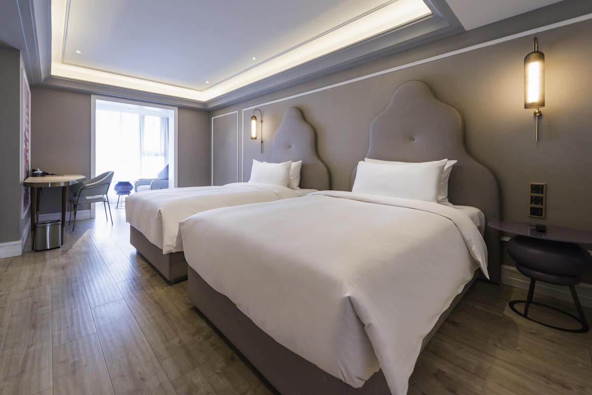 Minibar, caja de seguridad en la habitación, escritorio y wifi gratis