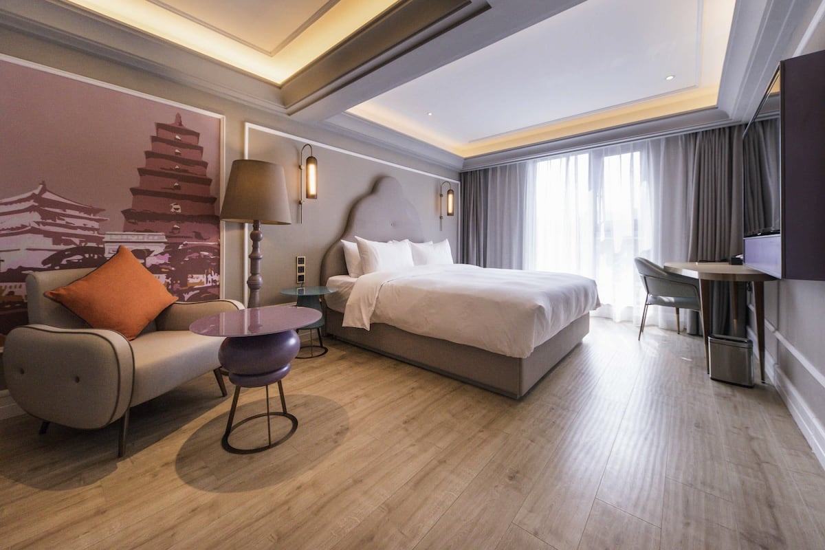 Minibar, in-room safe, desk, free WiFi