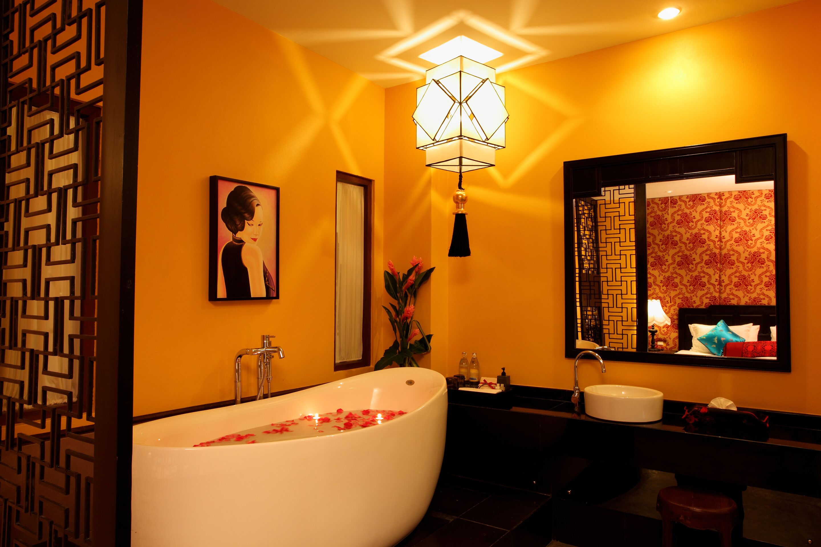 suite king | bathroom amenities | free toiletries, hair dryer, slippers, towels