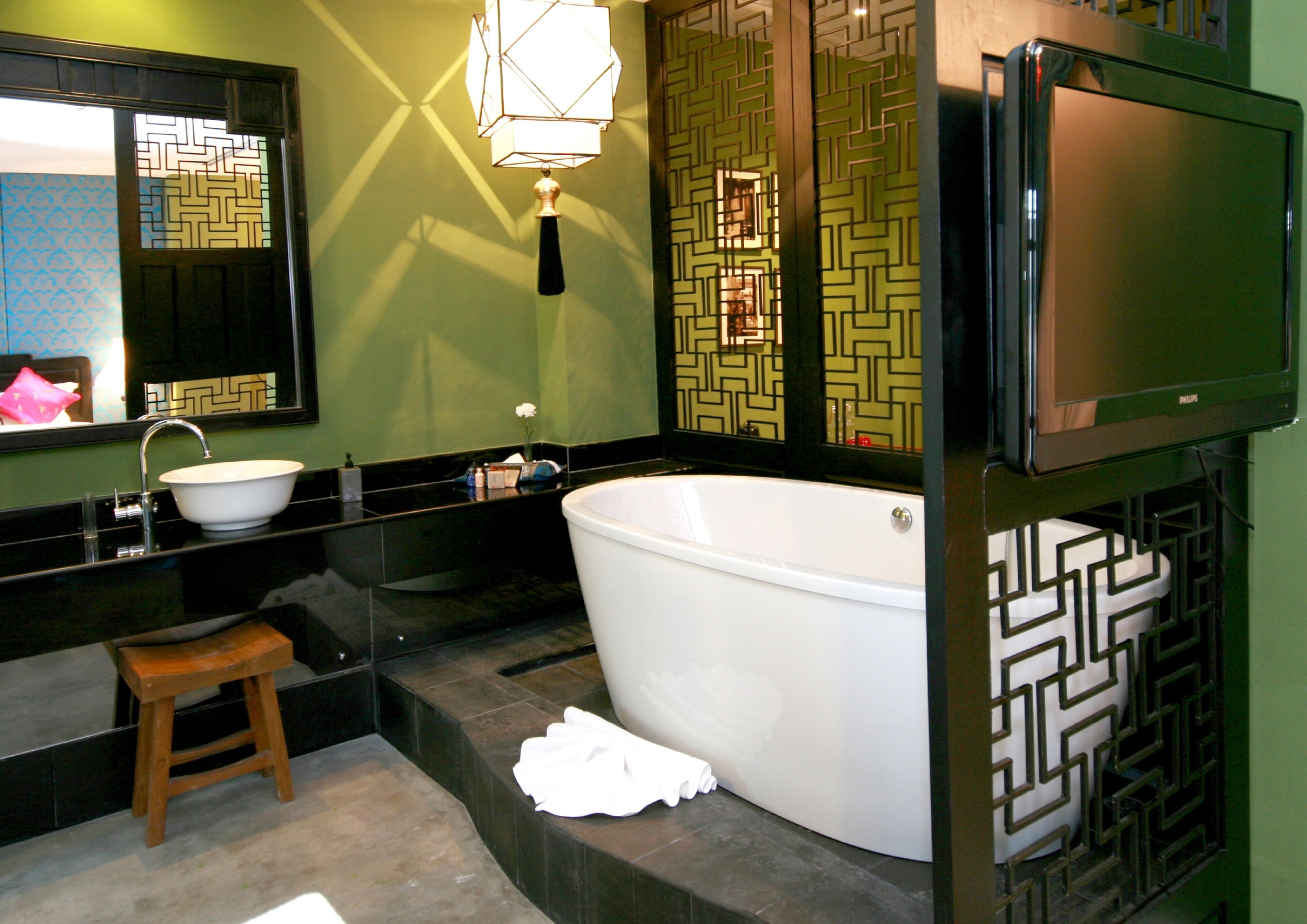 deluxe room | bathroom | free toiletries, hair dryer, slippers, towels