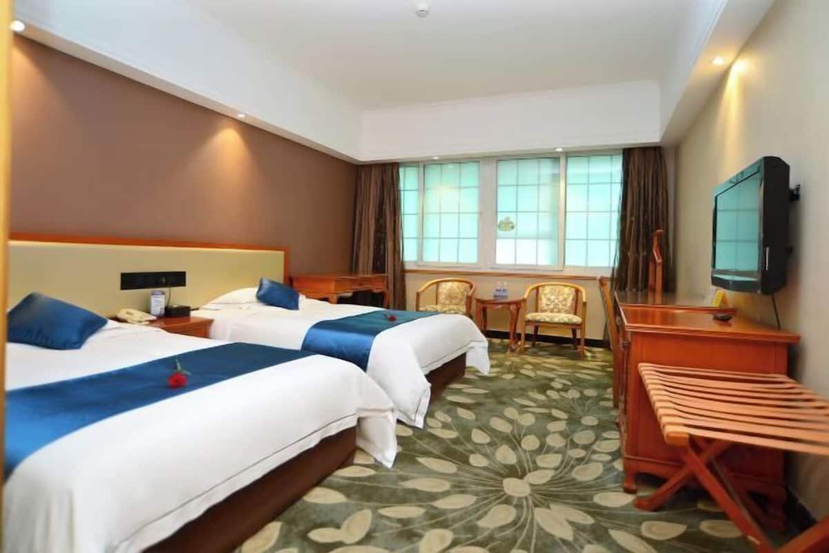 Premium bedding, down duvets, in-room safe, desk