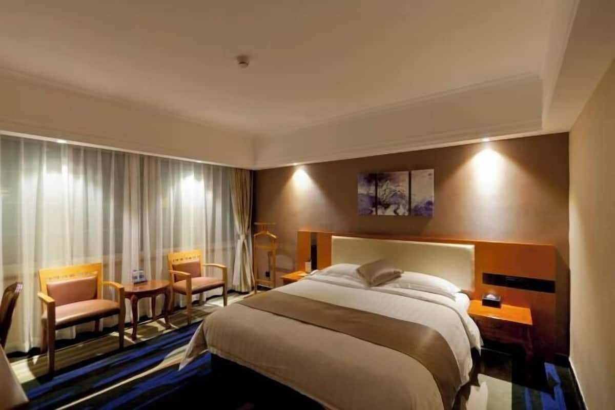 Premium bedding, down duvets, in-room safe, desk