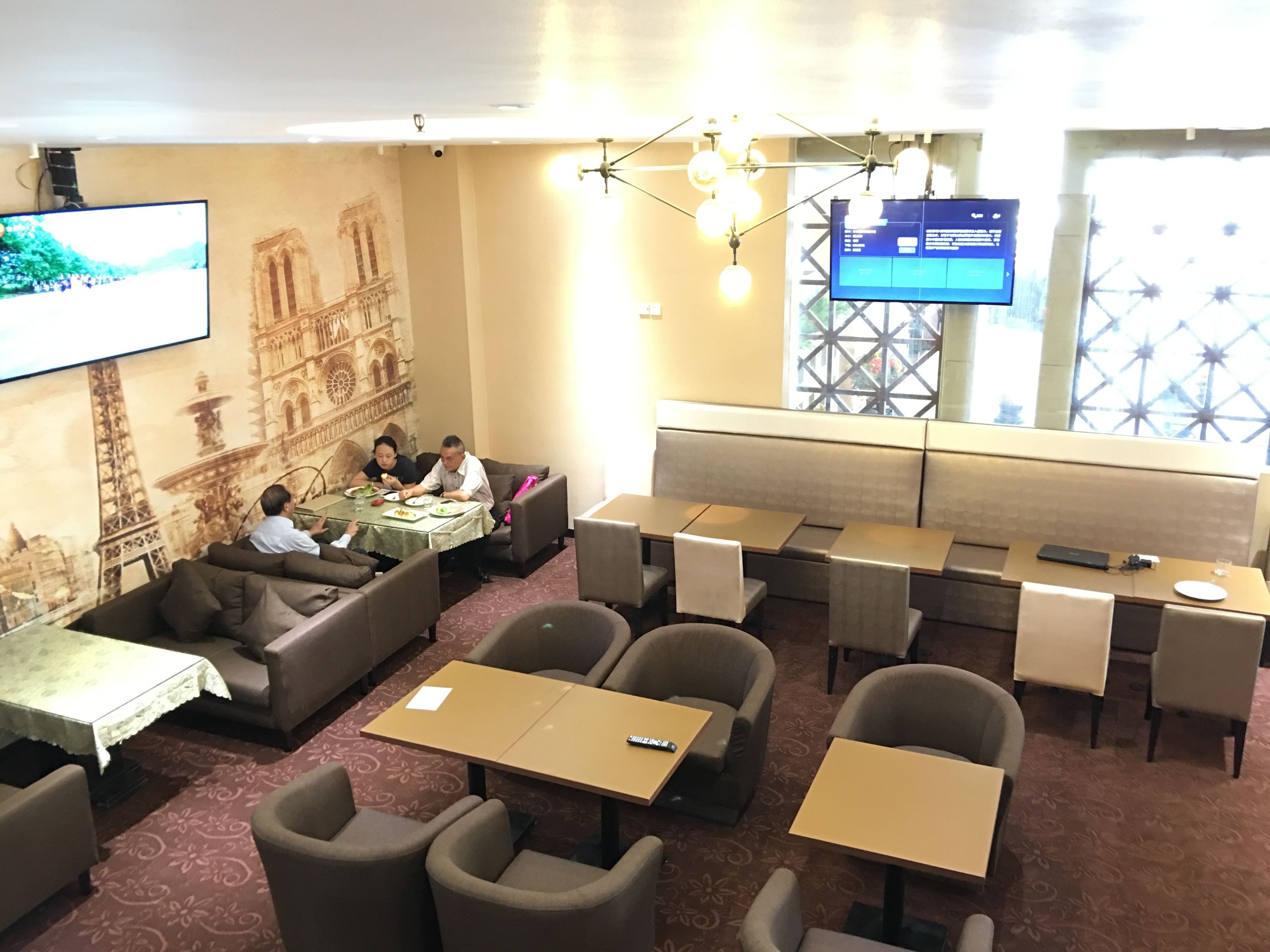 Daily full breakfast (CNY 38 per person)