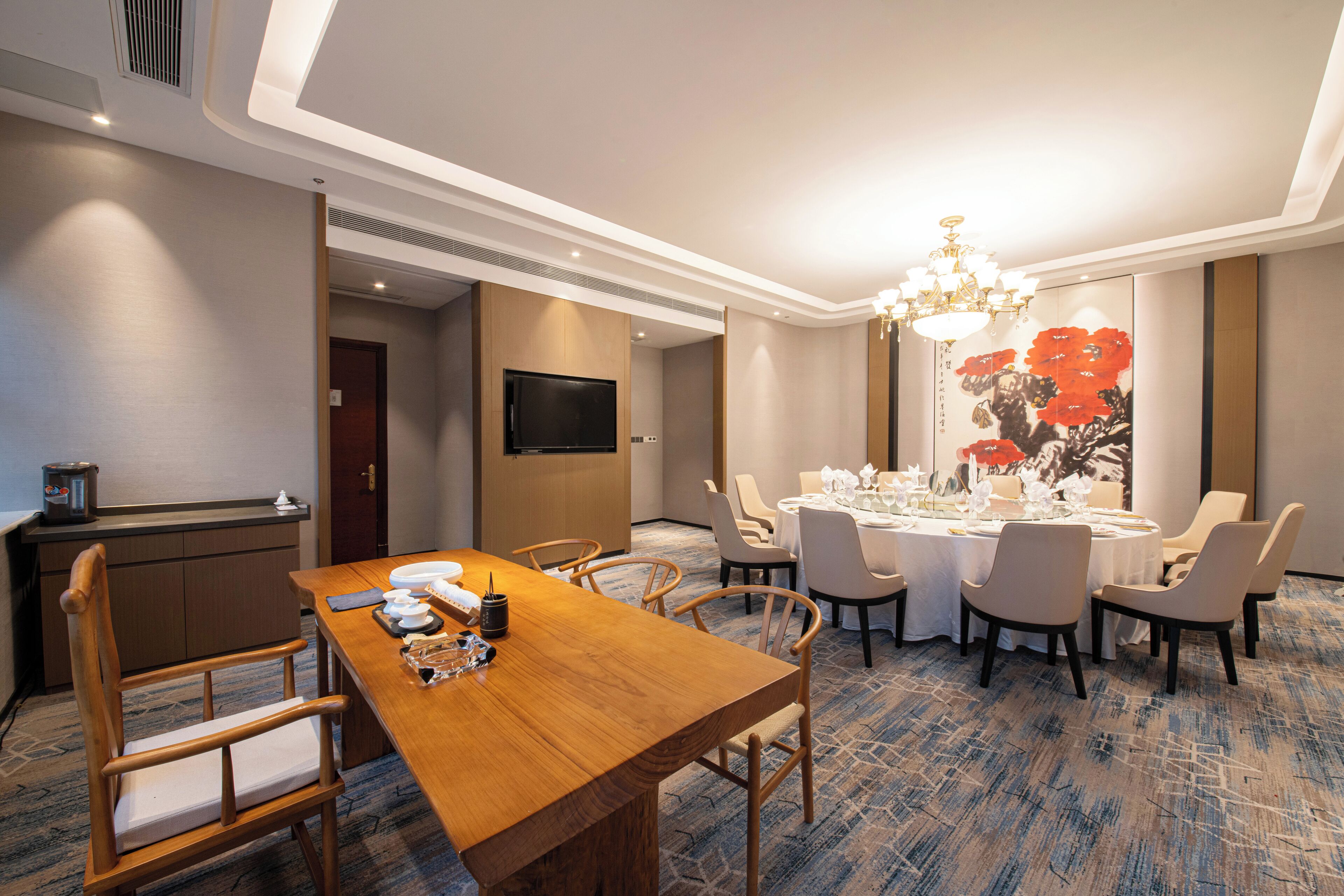 3 restaurants, breakfast, lunch, dinner served; japanese cuisine