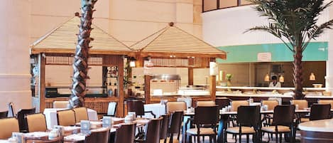 3 restaurants servant le petit déjeuner, spécialités Cuisine japonaise