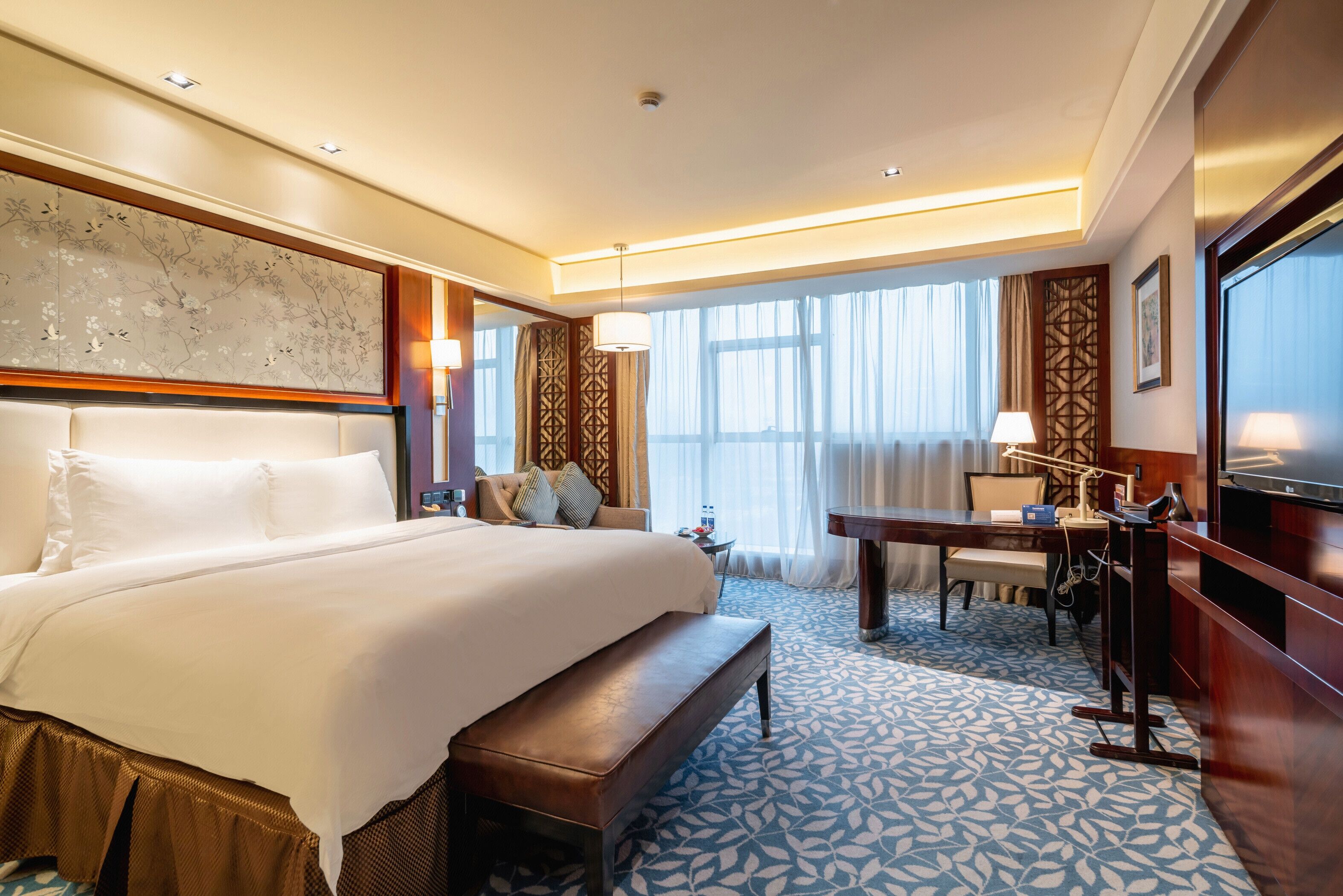 executive single room | premium bedding, minibar, in-room safe, desk