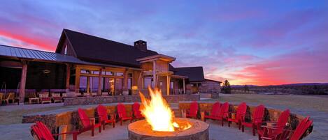 Façade de lâhĂ©bergement - soirĂ©e/nuit