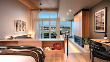 豪華客房, 1 張特大雙人床 (Cascade Bungalow (Adults Only - 21+)) | 高級寢具、書桌、手提電腦工作空間、熨斗/熨衫板