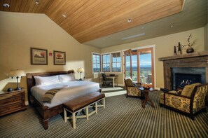 Ranch House Suite (Adult Only) | Premium bedding, desk, laptop workspace, iron/ironing board - Brasada Ranch (Powell Butte)