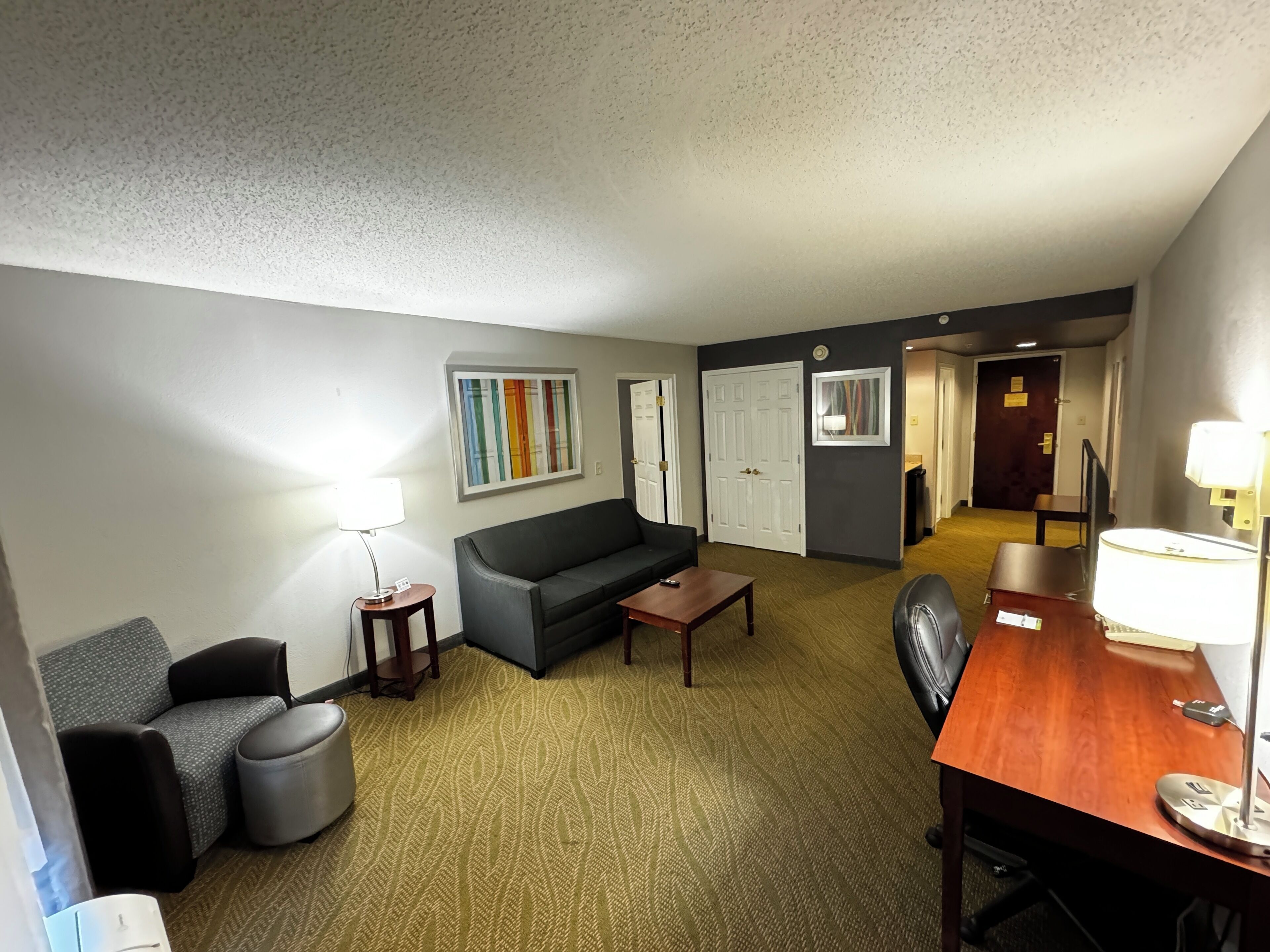 Executive Suite, 1 King Bed, Non Smoking | Premium bedding, in-room safe, desk, iron/ironing board