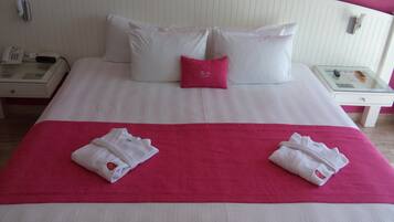 Deluxe Room, Ocean View | Premium bedding, free minibar items, in-room safe, desk