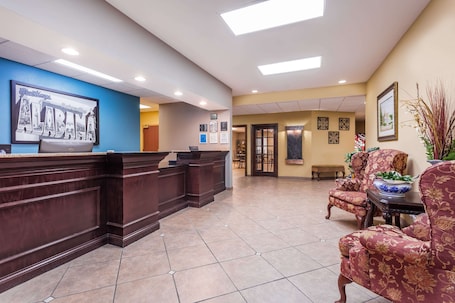 Lobby. Super 8 by Wyndham Rainsville