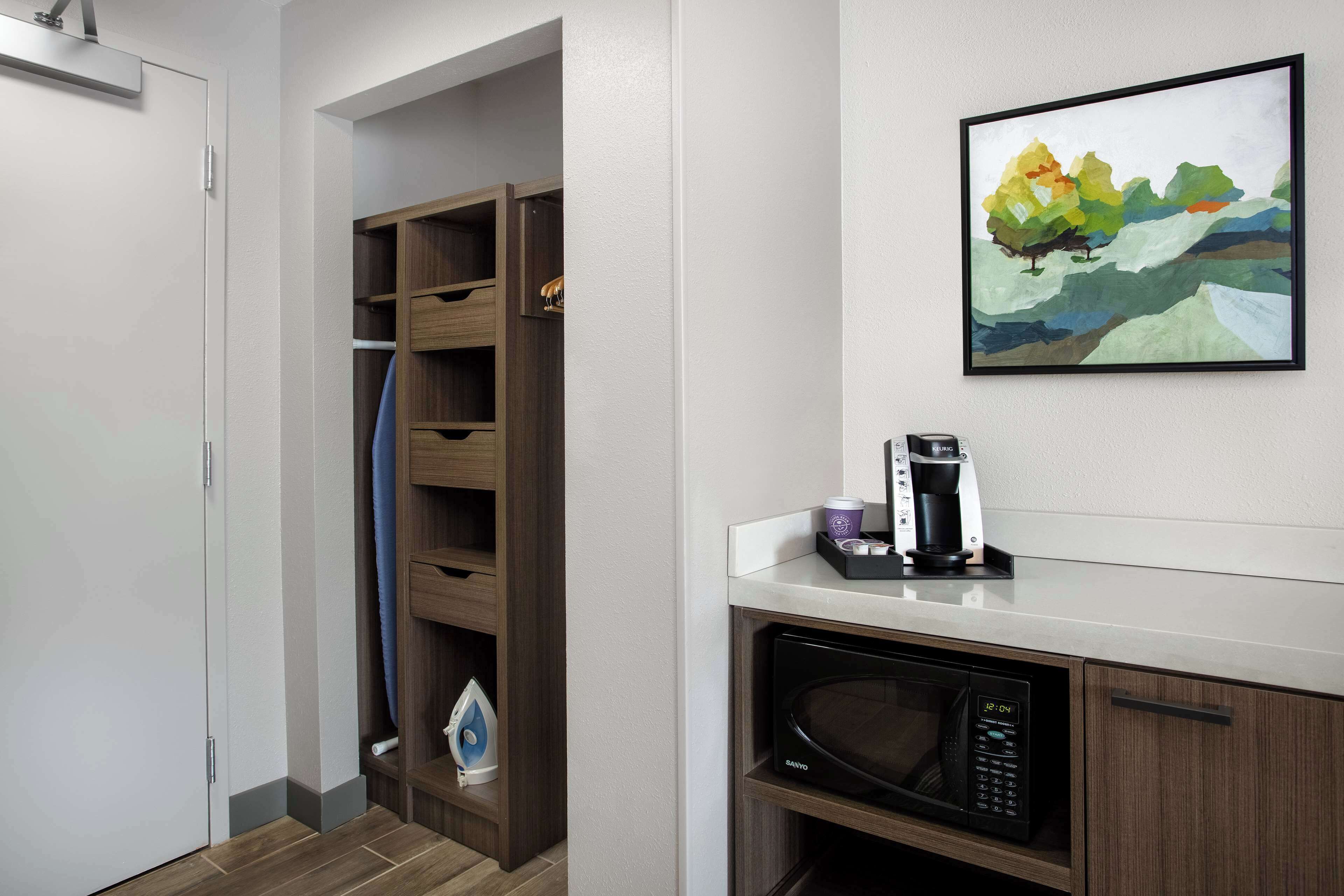 1 bedroom, hypo-allergenic bedding, minibar, in-room safe