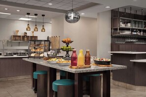Daily full breakfast for a fee - Hilton Garden Inn Columbia/Harbison (Columbia)