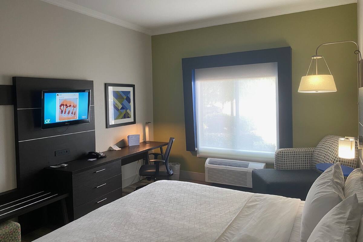 Premium bedding, pillow-top beds, in-room safe, desk