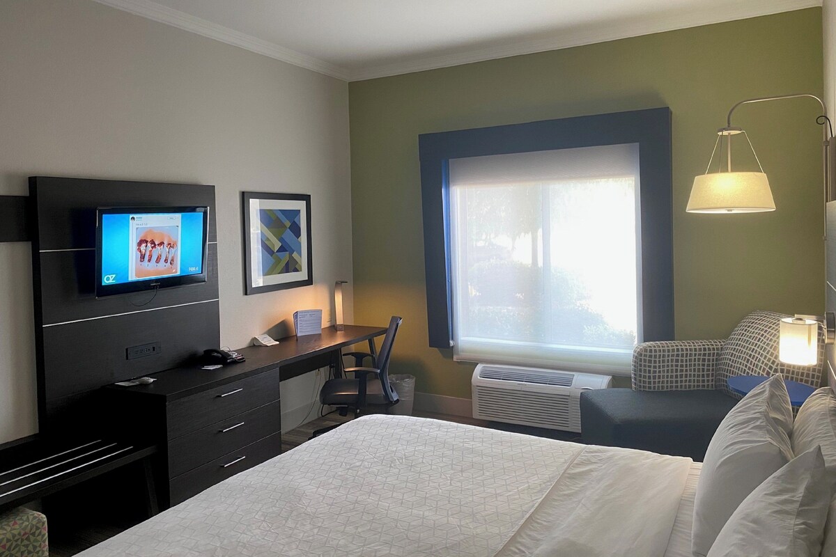 Luxe beddengoed, pillowtop-bedden, een kluis op de kamer, een bureau