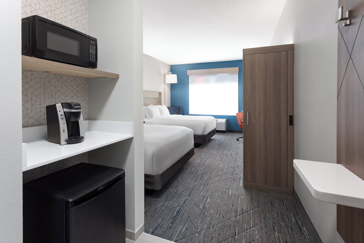 In-room safe, desk, iron/ironing board, free cots/infant beds