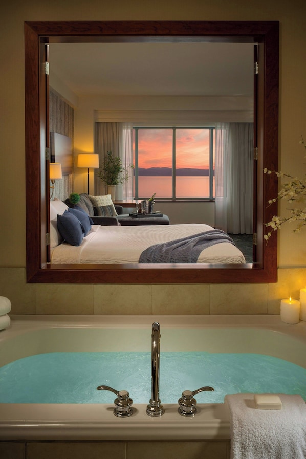 Room, 1 King Bed with Sofa bed, Lake View | Pool