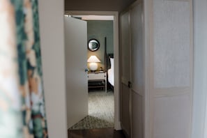 Premium bedding, pillowtop beds, in-room safe, desk - The Harborvale, Autograph Collection (Burlington)