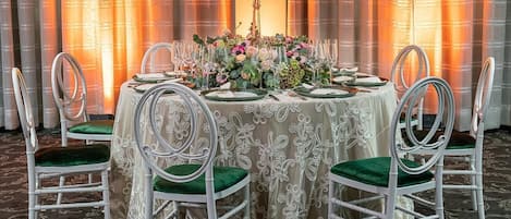 Premium bedding, in-room safe, desk, blackout drapes