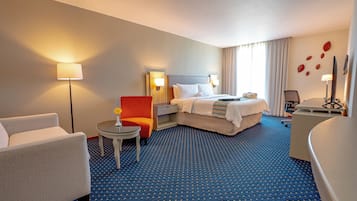Junior Suite | Premium bedding, in-room safe, desk, blackout curtains