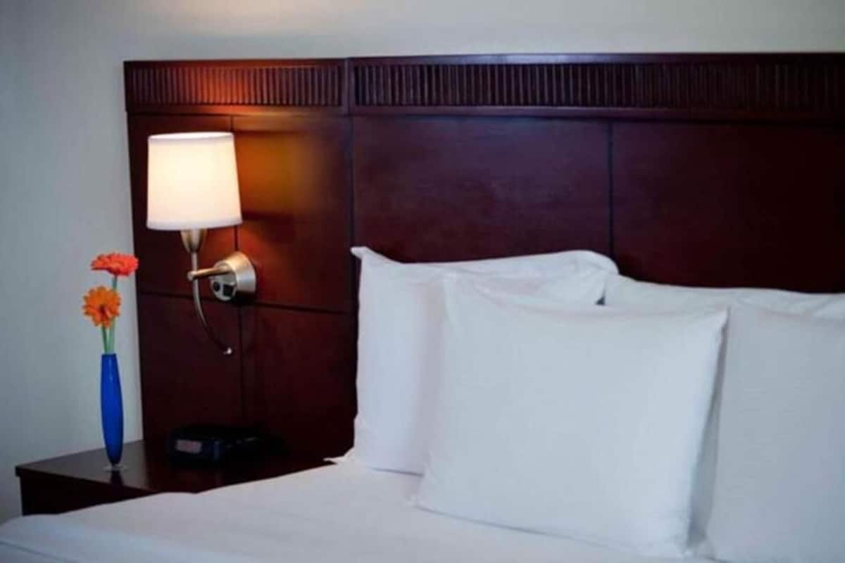 Luxe beddengoed, een kluis op de kamer, een bureau
