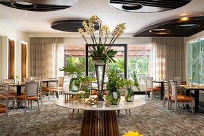 Business center - Hodelpa Garden Court (Puñal)