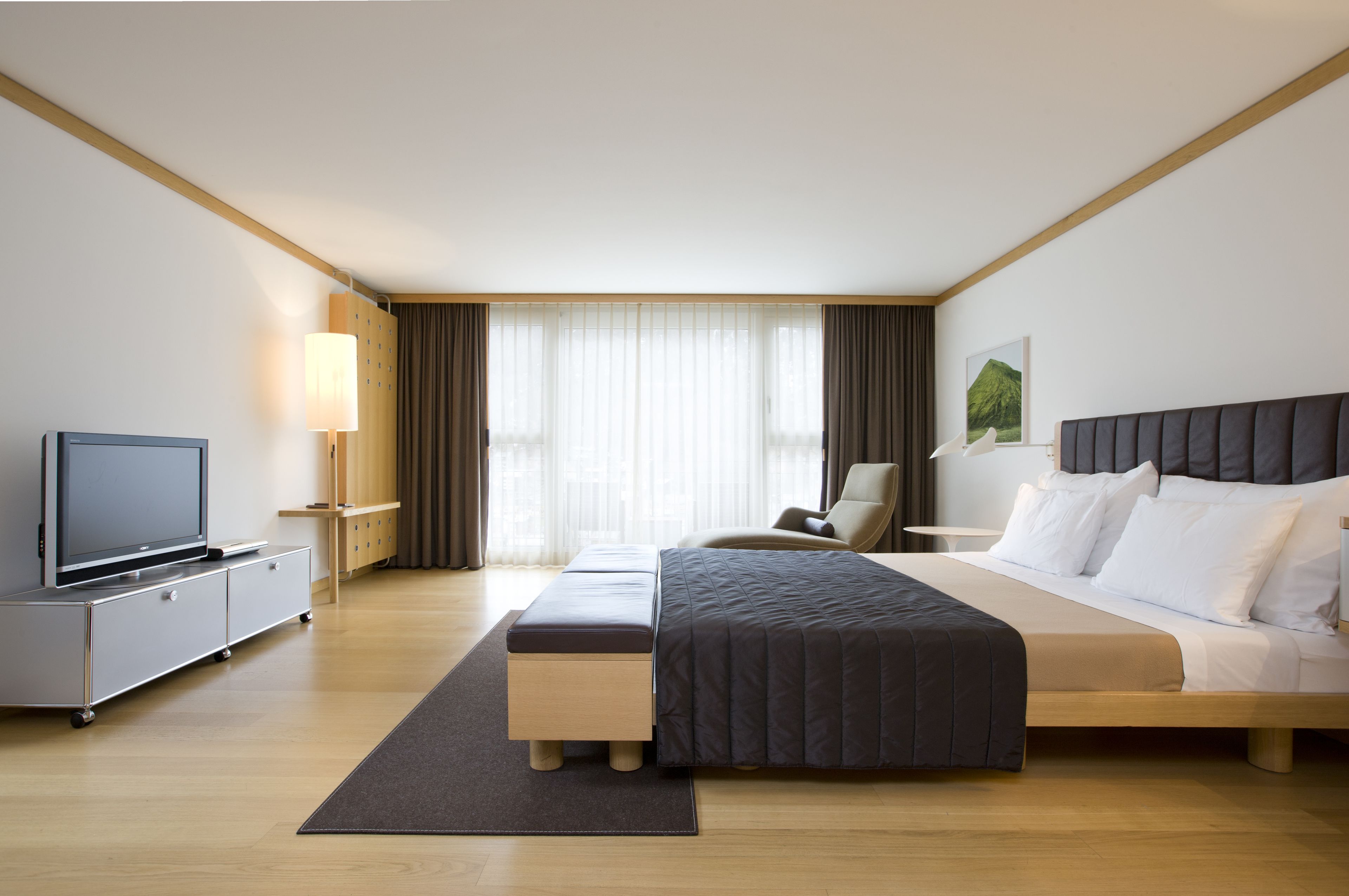 deluxe double room, 1 king bed | 1 bedroom, hypo-allergenic bedding, minibar, in-room safe